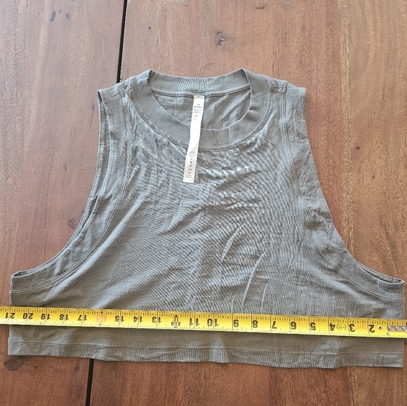 Lululemon crop tank, size 8 - Picture 3 of 6